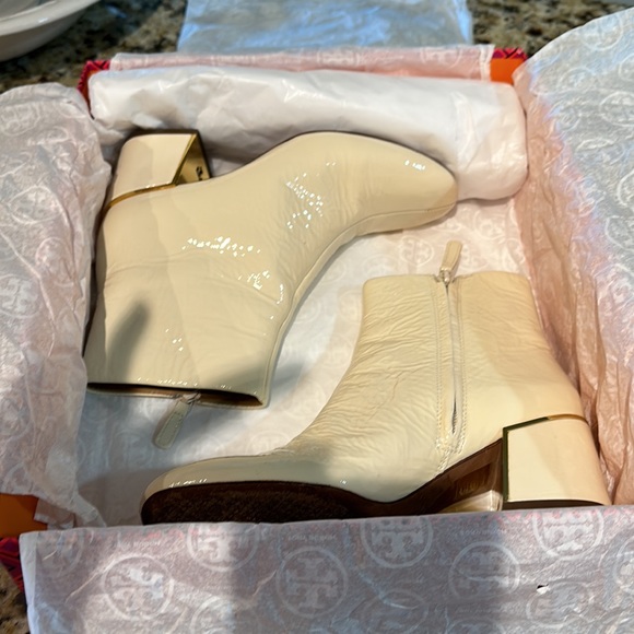 Tory Burch Juliana 65mm Bootie Naplak - Picture 12 of 14